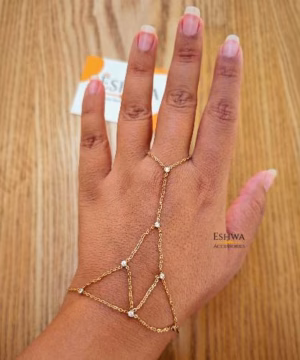 Chaine de main avec perles nouvelle
